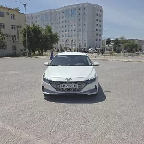 Hyundai Elantra 2022