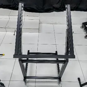 Usilitel pult üçin rek