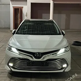 Toyota Camry 2019