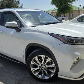Toyota Highlander 2020