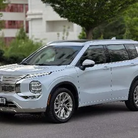 Mitsubishi Outlander 2023