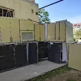 кухонный гарнитур.