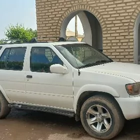 Nissan Pathfinder 2000