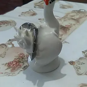 статуэтки и книги