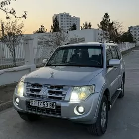 Mitsubishi Pajero 2012