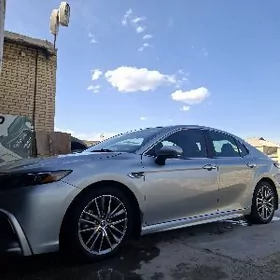 Toyota Camry 2021