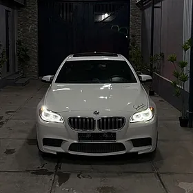 BMW M5 2011