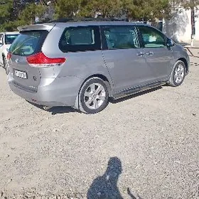 Toyota Sienna 2012