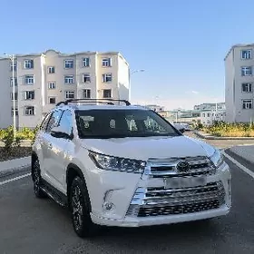 Toyota Highlander 2019