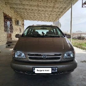 Toyota Sienna 2000