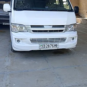 Toyota Hiace 2011