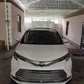 Toyota Sienna 2022