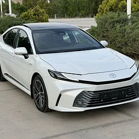 Toyota Camry Hybrid 2025