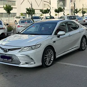 Toyota Camry 2021
