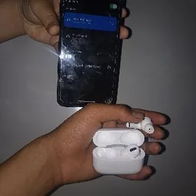 AirPods