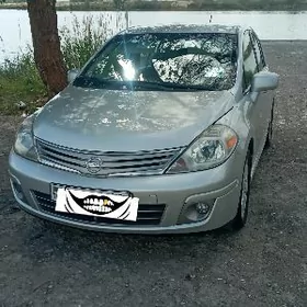 Nissan Versa 2012