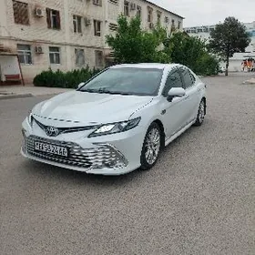 Toyota Camry Hybrid 2021