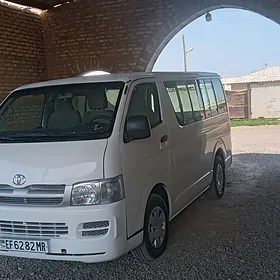 Toyota Hiace 2005