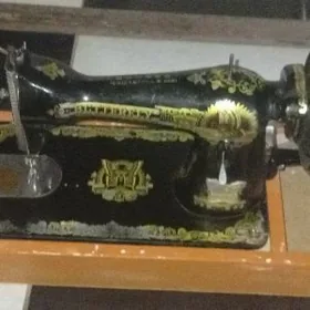 Kebelek tikin masini