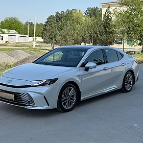 Toyota Camry 2025