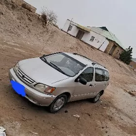 Toyota Sienna 2001