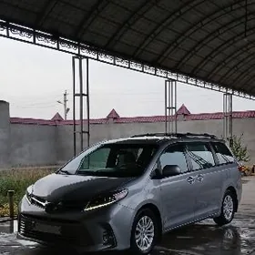 Toyota Sienna 2016