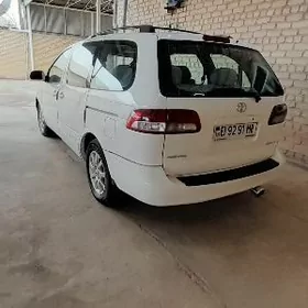 Toyota Sienna 2002