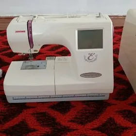 bir iňňe keşde maşyny