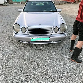 Mercedes-Benz E320 1996