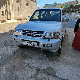 Mitsubishi Pajero 2002