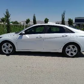 Hyundai Elantra 2022