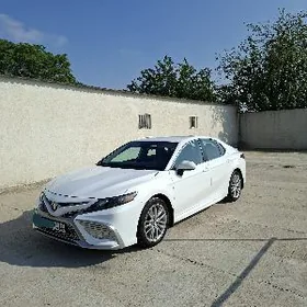 Toyota Camry 2021