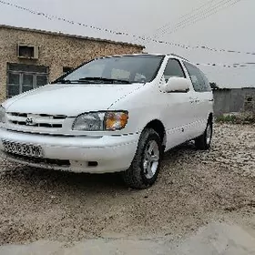 Toyota Sienna 1999