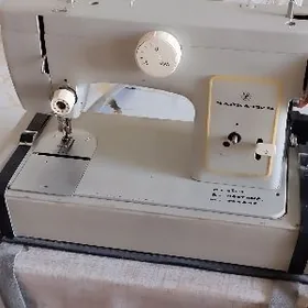 Швейная машина