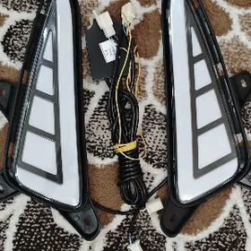 C-HR подфарники