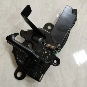 Капот Замок