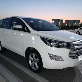 Toyota Innova 2023