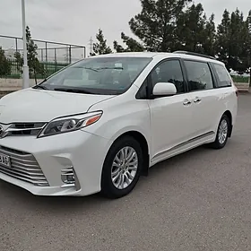Toyota Sienna 2016