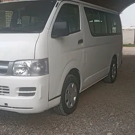 Toyota Hiace 2005