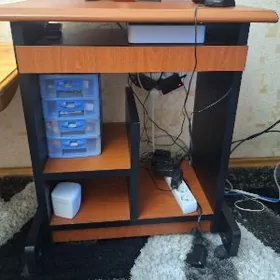 Стол компьютерный