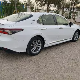 Toyota Camry Hybrid 2021