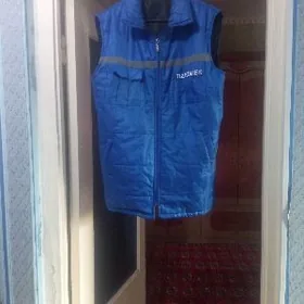 tiz kömek işçileriniň geyimler