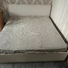 Кровать