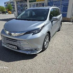 Toyota Sienna 2023