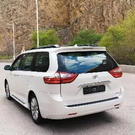 Toyota Sienna 2016
