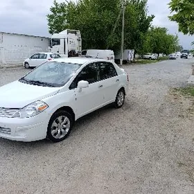 Nissan Versa 2011