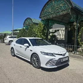 Toyota Camry 2021
