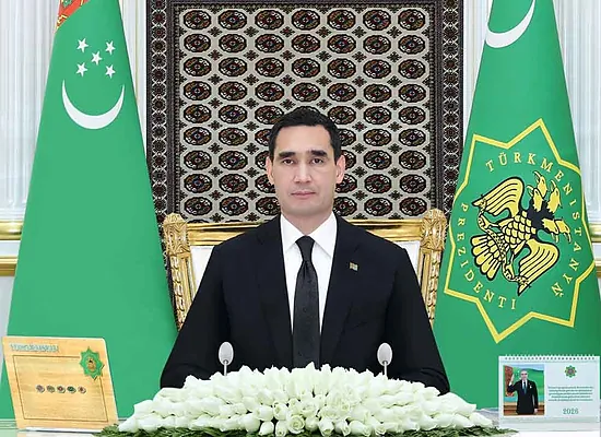 Serdar Berdimuhamedow atşynaslary we türkmen halkyny bedew baýramy bilen gutlady