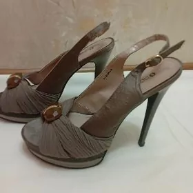 Босоножки новые