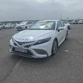 Toyota Camry 2021